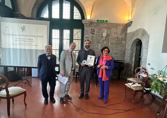 Grande successo al Maschio Angioino per “Le Eccellenze del Made in Italy al Sud” Competenze vetrinistiche, Visual Merchandising e valorizzazione del territorio protagonisti a Napoli