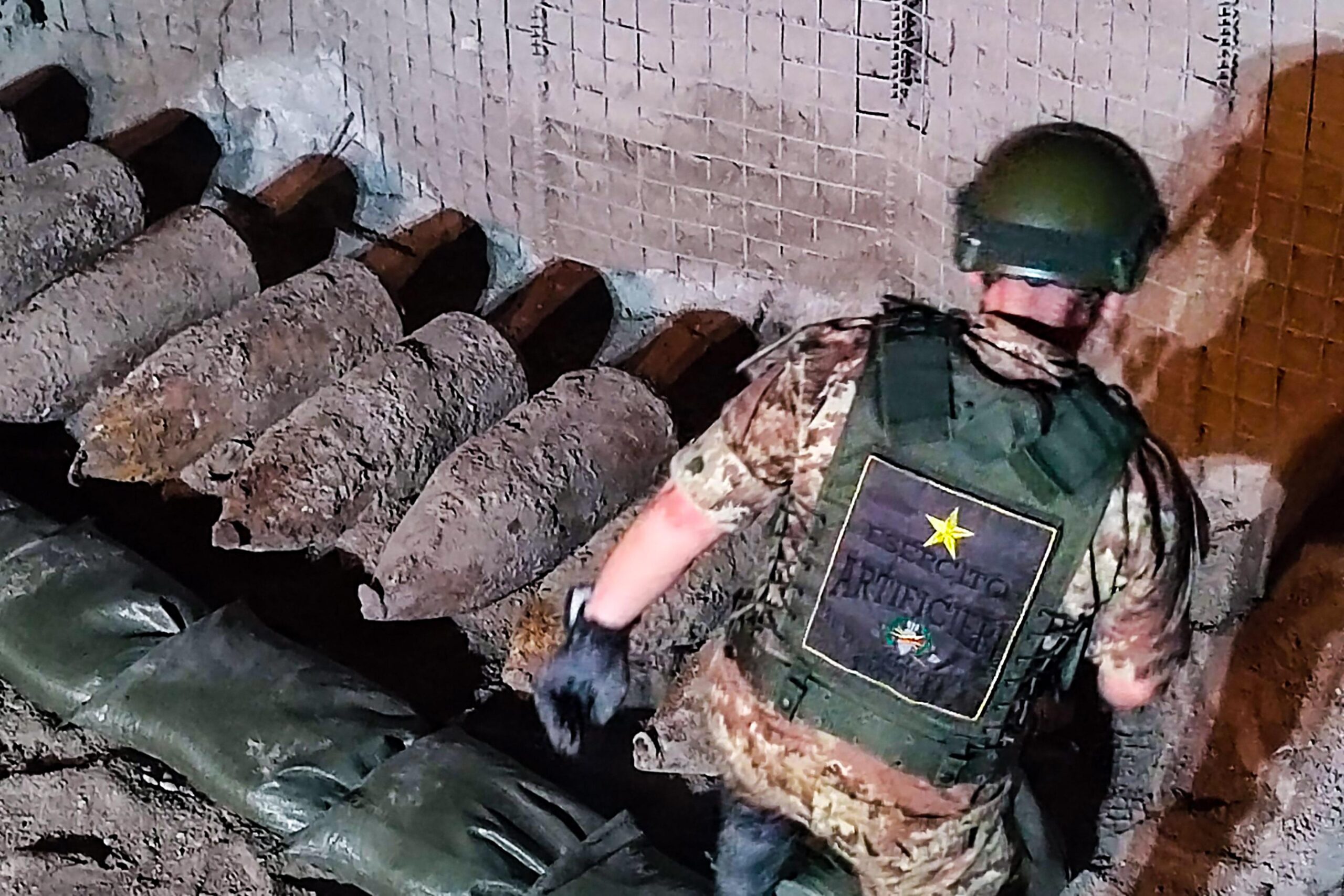 L’Esercito interviene per rimuovere 10 bombe d’aereo