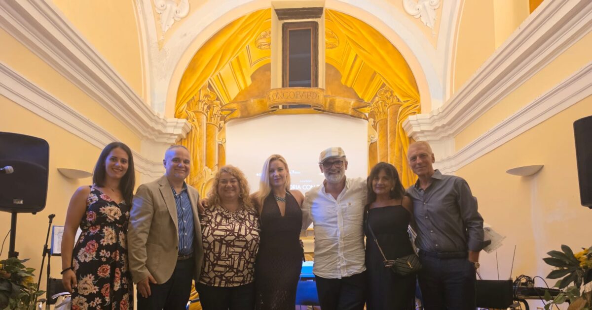Longobardi, grande emozione al Teatro Don Silvio Celaschi per L’amore rubato: storie di violenza di genere