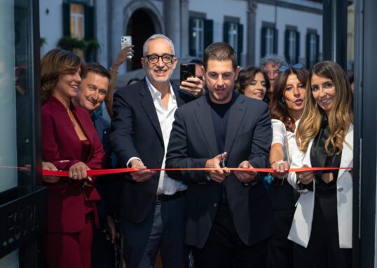 ALESSANDRO LEGORA APRE NEL SALOTTO DI NAPOLI: NUOVA BOUTIQUE MONOMARCA A PIAZZA DEI MARTIRI
