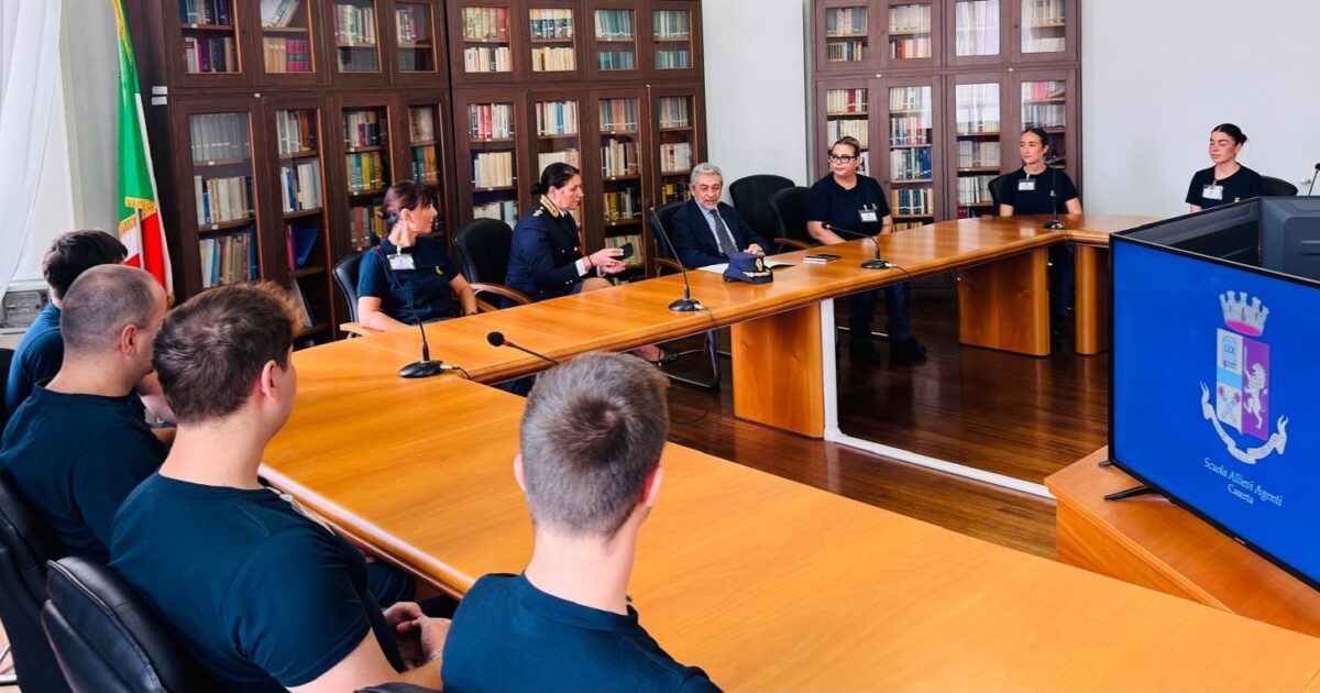 I saluti del Questore di Caserta agli Ufficiali interforze del Corso di Alta Formazione ed al 22° corso Allievi Agenti Tecnici della Polizia di Stato