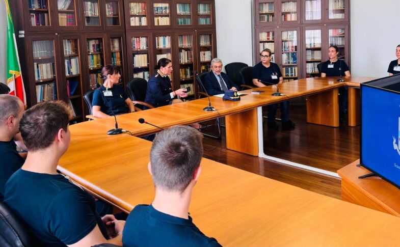 I saluti del Questore di Caserta agli Ufficiali interforze del Corso di Alta Formazione ed al 22° corso Allievi Agenti Tecnici della Polizia di Stato