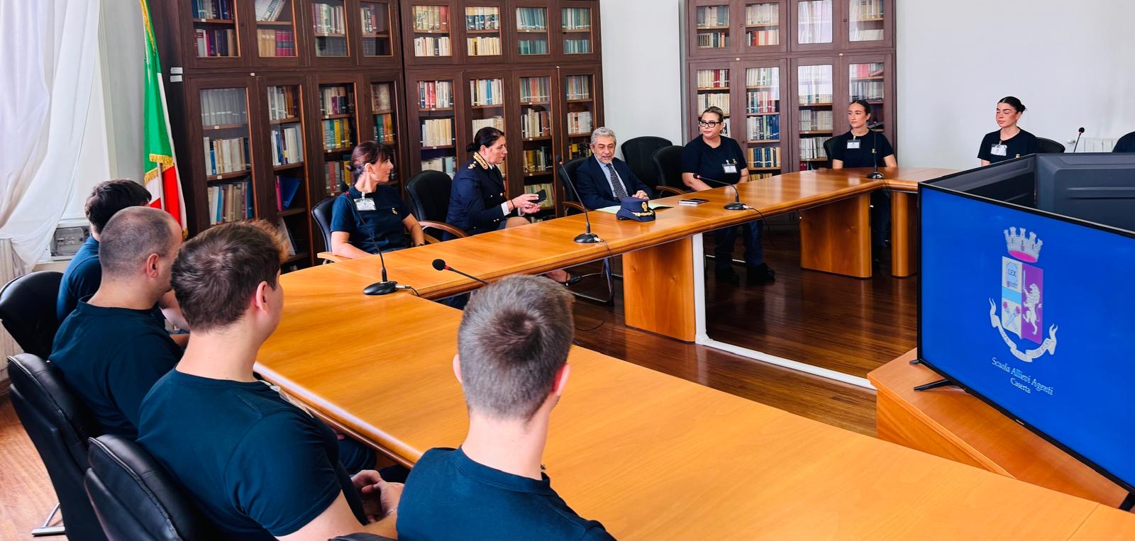 I saluti del Questore di Caserta agli Ufficiali interforze del Corso di Alta Formazione ed al 22° corso Allievi Agenti Tecnici della Polizia di Stato