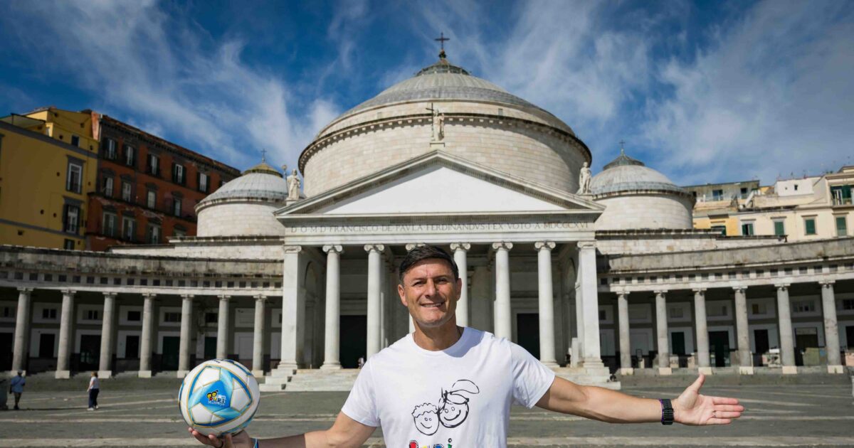 SI ARRICCHISCE IL NUMERO DI STELLE SUL PALCO DI PIAZZA DEL PLEBISCITO IL 26 SETTEMBRE CON ROSARIO MIRAGGIO E GIANFRANCO ZOLA - BIGLIETTI SU TICKETONE - A FAVORE DI SEI ASSOCIAZIONI DI NAPOLI E FONDAZIONE PUPI