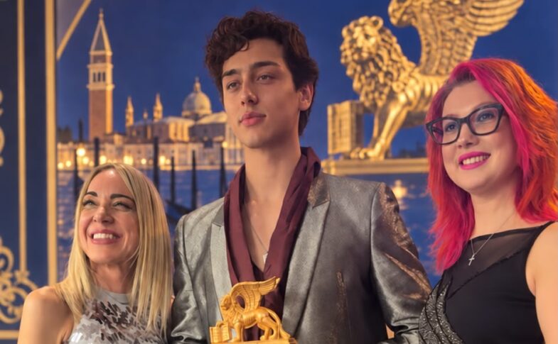 Luigi Zeno, l’attore che conquista Roma: Leone d’Oro Alato per il suo impegno contro il bullismo