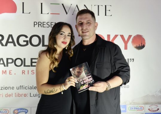 IL NAPOLETANO A TOKYO GIUSEPPE ERRICHIELLO CONQUISTA IL CUORE DELLA SUA CITTÀ
