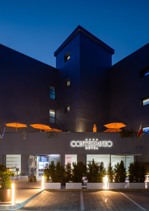 Conterraneo Hotel a Marcianise: l’ospitalità campana incontra l’arte contemporanea – Inaugurazione lunedì 7 settembre 2026
