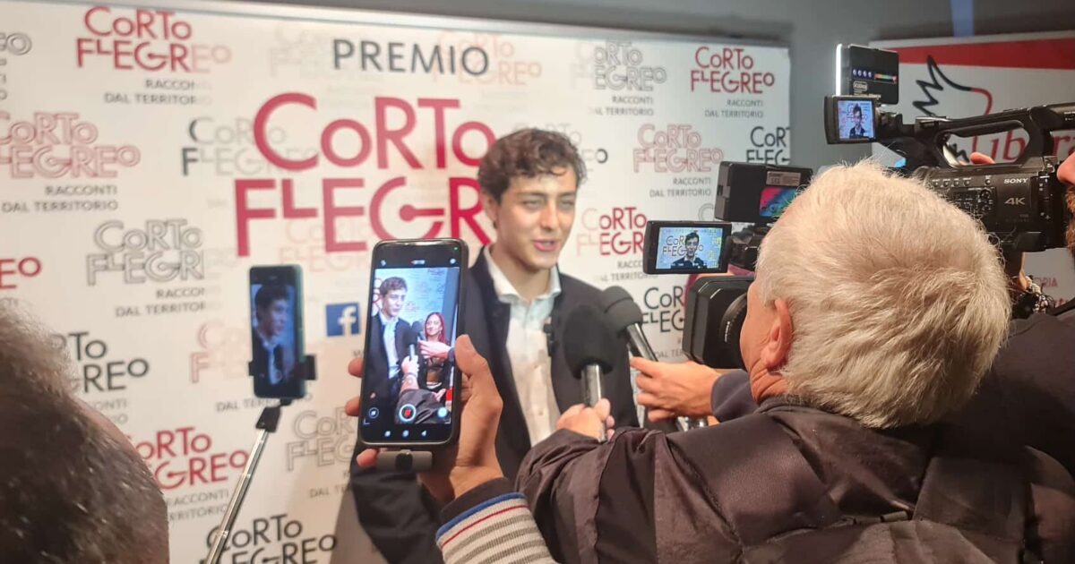 Luigi Zeno trionfa al Corto Flegreo 2026: Miglior Giovane Attore per il cortometraggio contro il bullismo