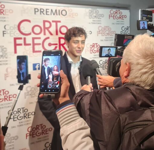 Luigi Zeno trionfa al Corto Flegreo 2026: Miglior Giovane Attore per il cortometraggio contro il bullismo