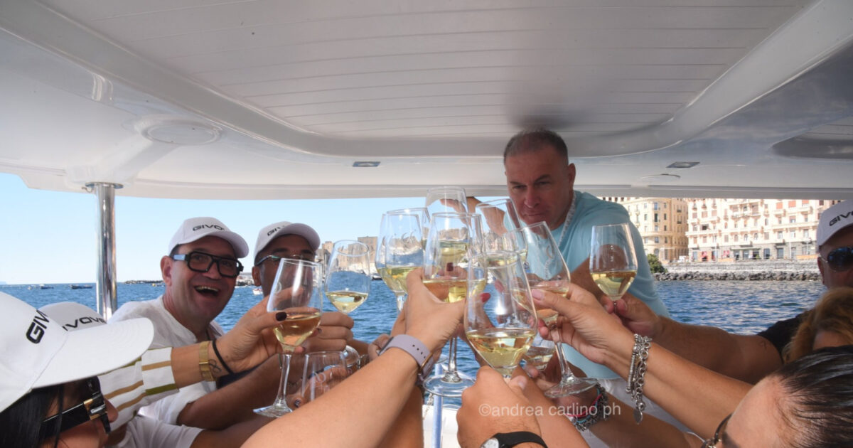Boat Experience Cup, Napoli vista dal mare: tre catamarani, sport, food e networking nel cuore della grande vela internazionale